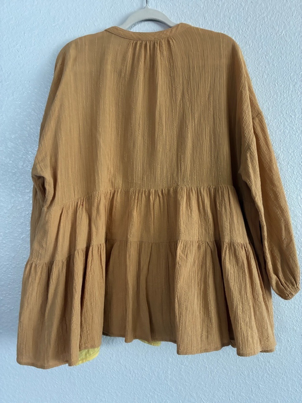 Vici Mustard Tiered V-Neck Peasant Top Size L - Picture 4 of 4